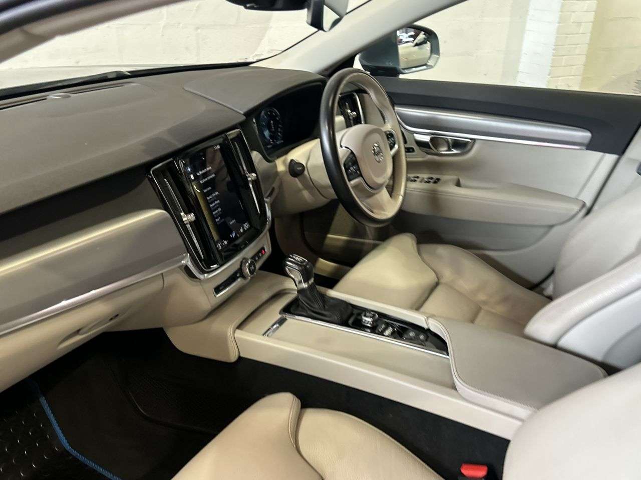 2019 VOLVO V90 2019 VOLVO V90