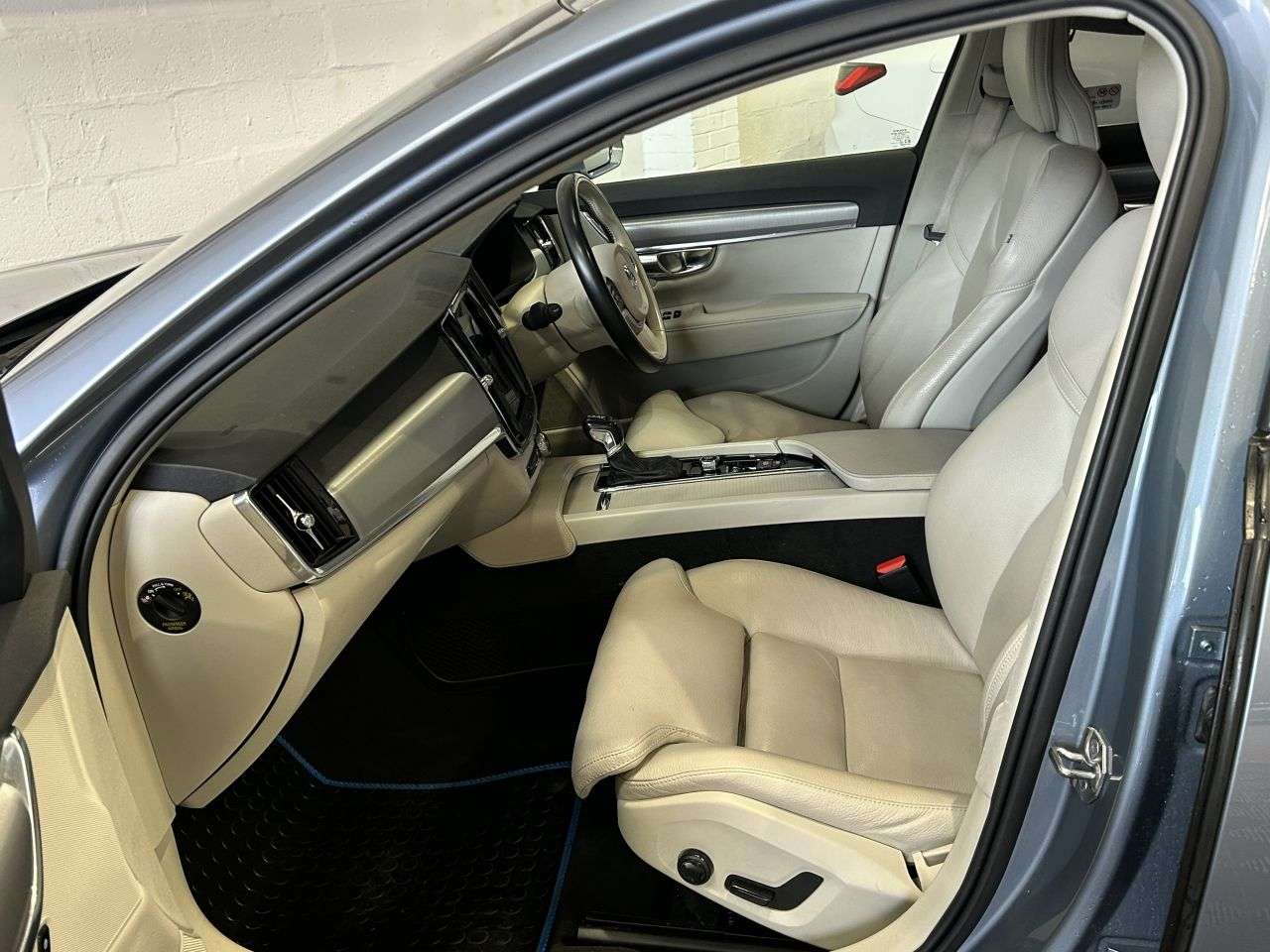 2019 VOLVO V90 2019 VOLVO V90