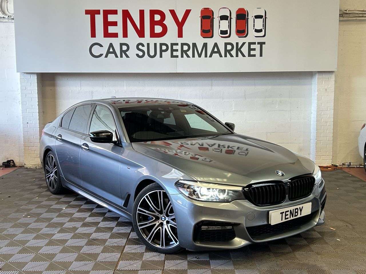 A 2018 BMW 5 SERIES 3.0 530d M Sport Saloon 4dr Diesel Auto Euro 6 (s/s) (265 ps) FHTD SEATS+RE A 2018 BMW 5 SERIES 3.0 530d M Sport Saloon 4dr Diesel Auto Euro 6 (s/s) (265 ps) FHTD SEATS+RE