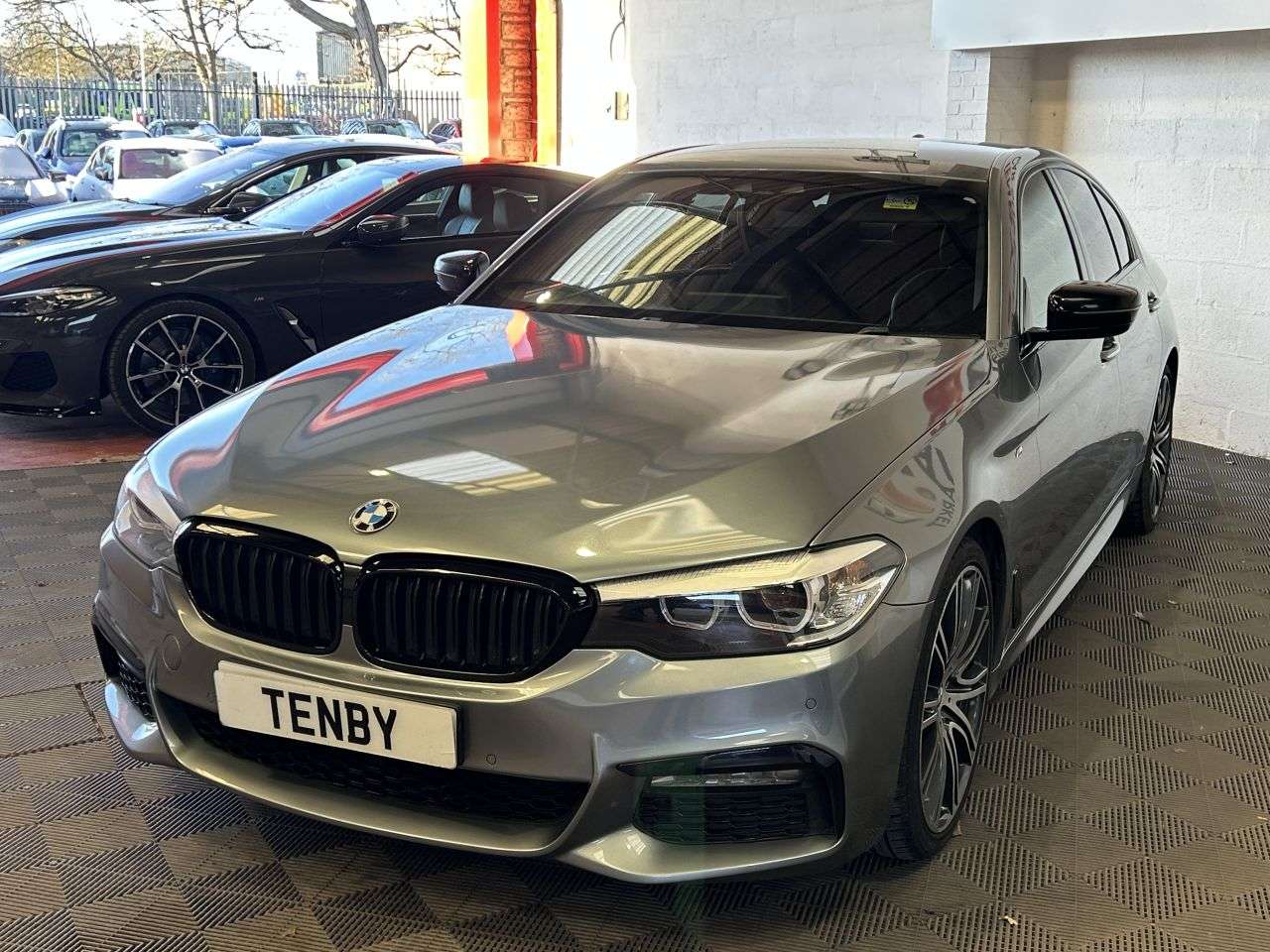 A 2018 BMW 5 SERIES 3.0 530d M Sport Saloon 4dr Diesel Auto Euro 6 (s/s) (265 ps) FHTD SEATS+RE A 2018 BMW 5 SERIES 3.0 530d M Sport Saloon 4dr Diesel Auto Euro 6 (s/s) (265 ps) FHTD SEATS+RE