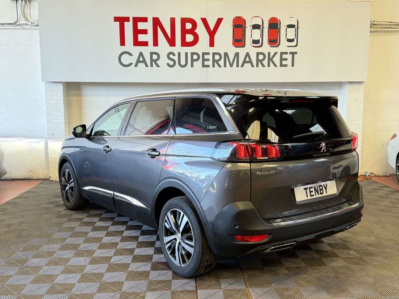 2021 PEUGEOT 5008 2021 PEUGEOT 5008