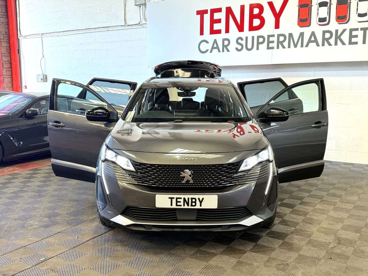 2021 PEUGEOT 5008 2021 PEUGEOT 5008