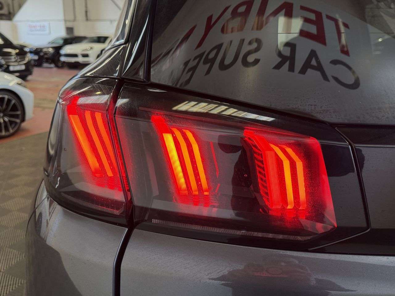 2021 PEUGEOT 5008 2021 PEUGEOT 5008