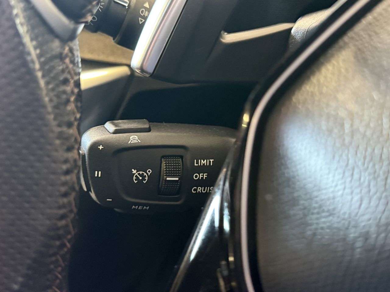 2021 PEUGEOT 5008 2021 PEUGEOT 5008