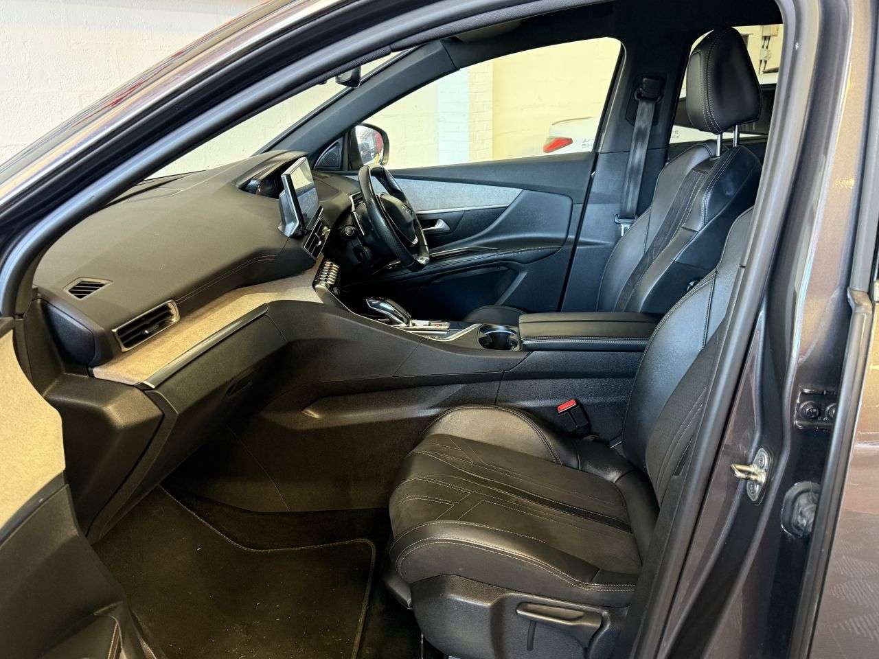 2021 PEUGEOT 5008 2021 PEUGEOT 5008