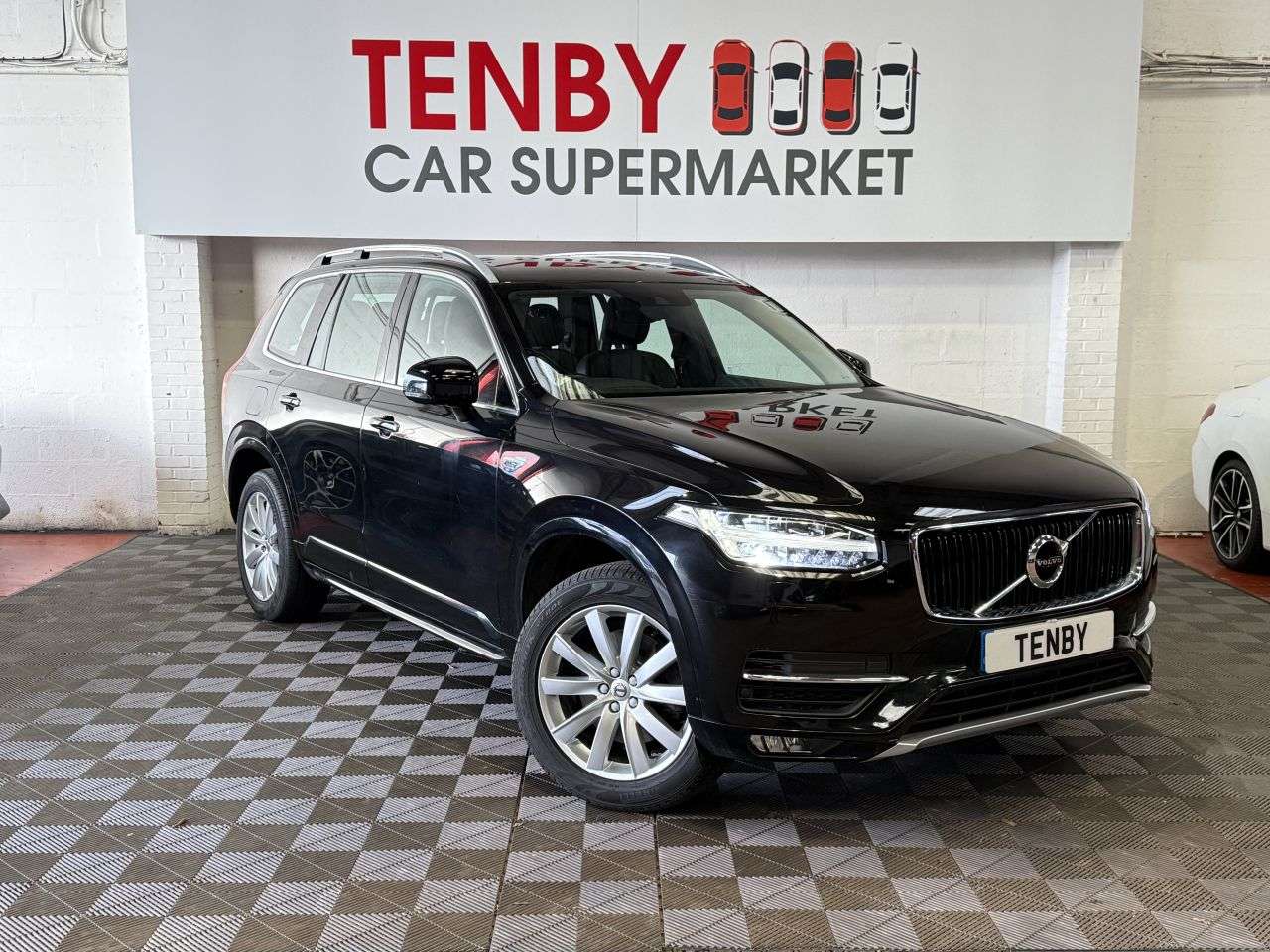 A 2017 VOLVO XC90 2.0 D5 PowerPulse Momentum SUV 5dr Diesel Auto 4WD Euro 6 (s/s) (235 ps) FH A 2017 VOLVO XC90 2.0 D5 PowerPulse Momentum SUV 5dr Diesel Auto 4WD Euro 6 (s/s) (235 ps) FH