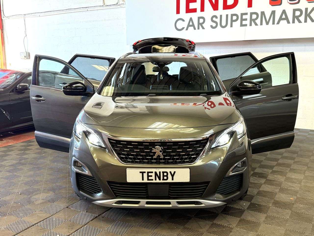 2019 PEUGEOT 5008 2019 PEUGEOT 5008