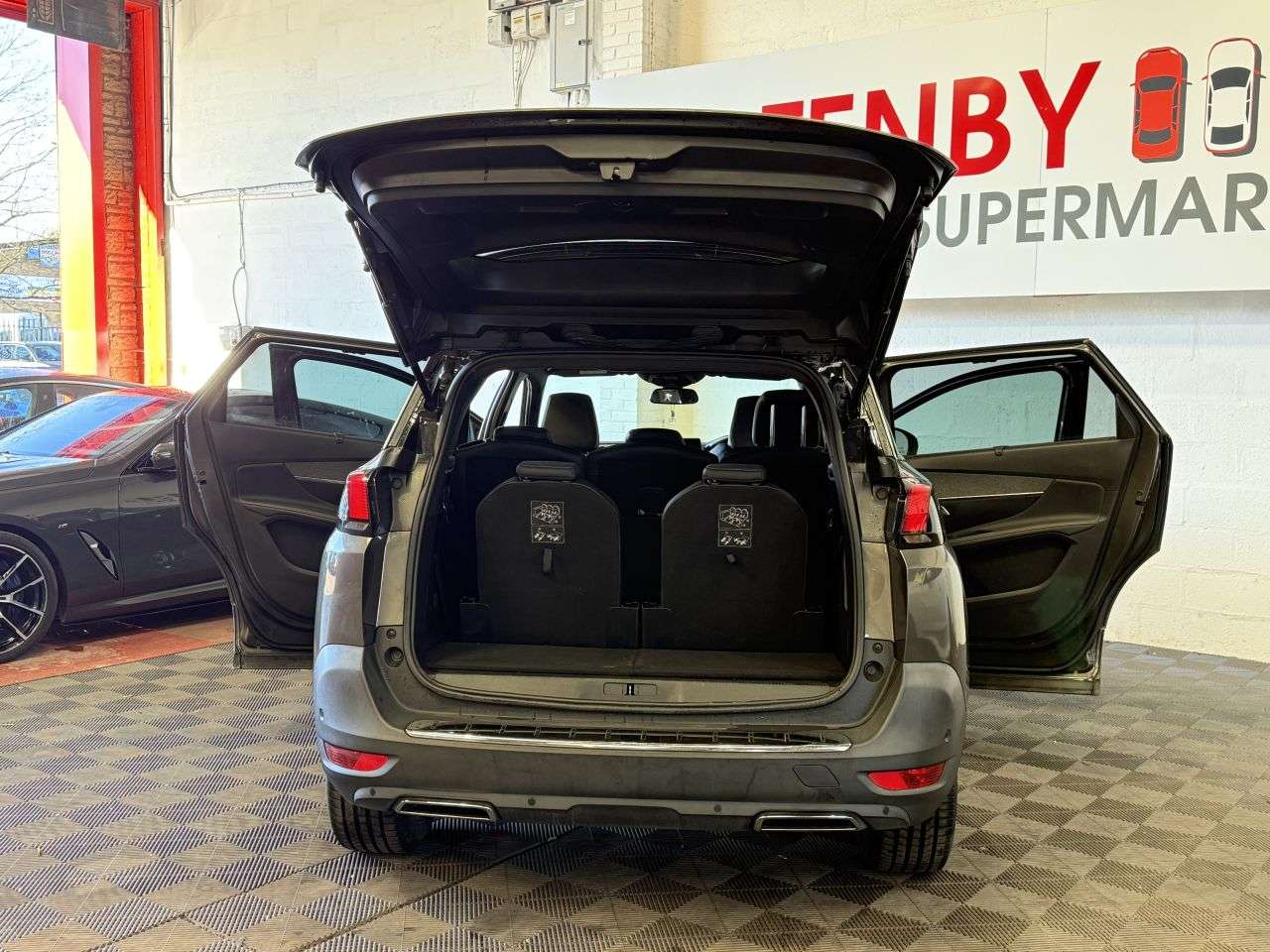 2019 PEUGEOT 5008 2019 PEUGEOT 5008