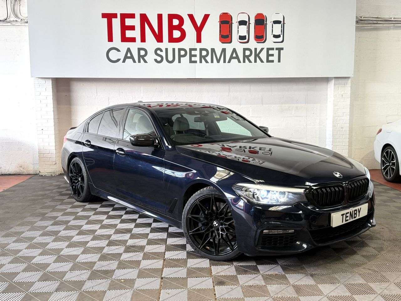 A 2017 BMW 5 SERIES 3.0 540i M Sport Saloon 4dr Petrol Auto xDrive Euro 6 (s/s) (340 ps) 20"ALL A 2017 BMW 5 SERIES 3.0 540i M Sport Saloon 4dr Petrol Auto xDrive Euro 6 (s/s) (340 ps) 20"ALL