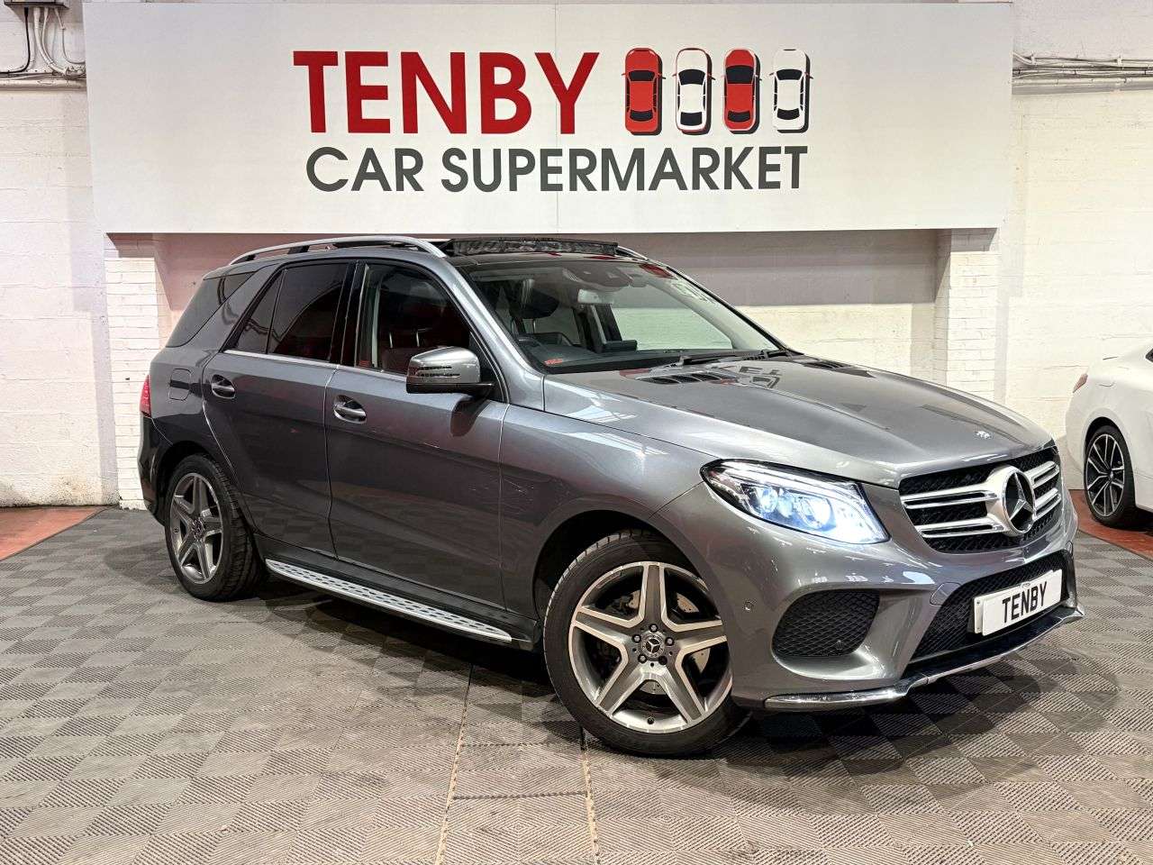 A 2017 MERCEDES-BENZ GLE 3.0 GLE350d V6 AMG Line (Premium) SUV 5dr Diesel G-Tronic 4MATIC Euro 6 (s/ A 2017 MERCEDES-BENZ GLE 3.0 GLE350d V6 AMG Line (Premium) SUV 5dr Diesel G-Tronic 4MATIC Euro 6 (s/