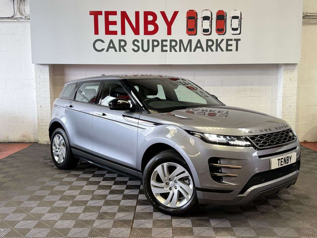 A 2022 LAND ROVER RANGE ROVER EVOQUE 1.5 P300e 12.2kWh R-Dynamic S SUV 5dr Petrol Plug-in Hybrid Auto 4WD Euro 6 A 2022 LAND ROVER RANGE ROVER EVOQUE 1.5 P300e 12.2kWh R-Dynamic S SUV 5dr Petrol Plug-in Hybrid Auto 4WD Euro 6