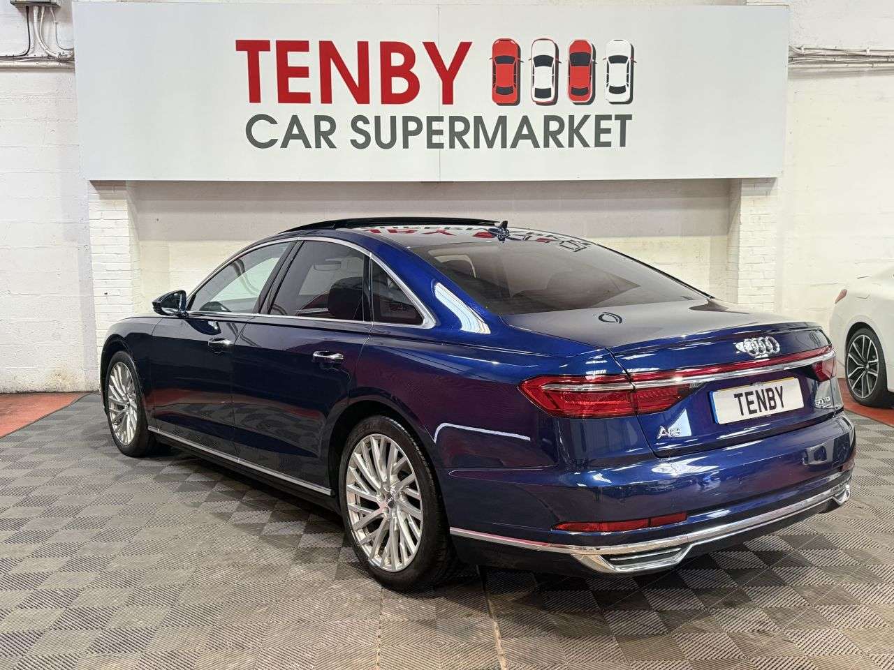 2018 AUDI A8 2018 AUDI A8