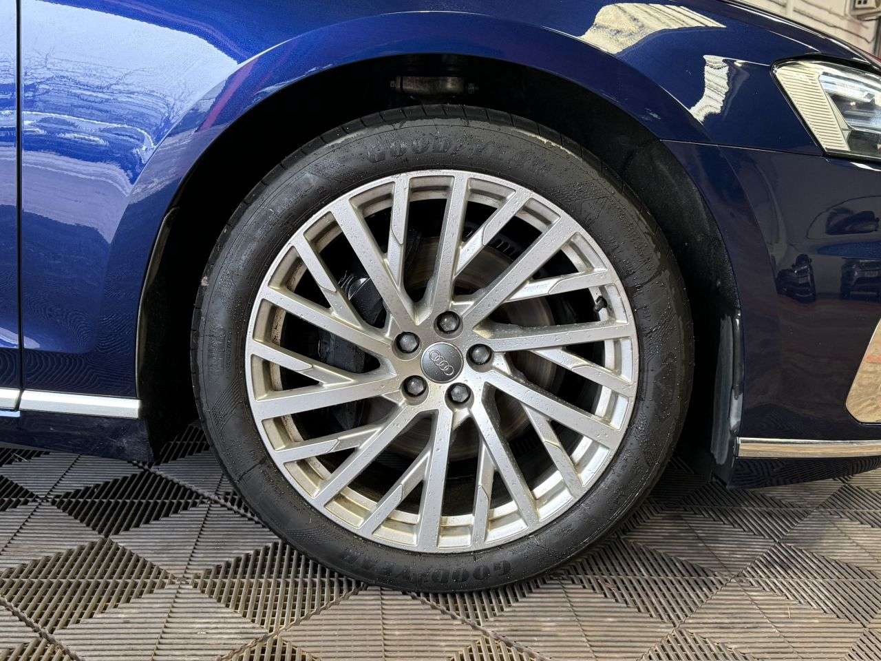 2018 AUDI A8 2018 AUDI A8