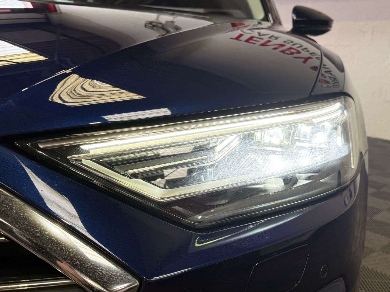 2018 AUDI A8 2018 AUDI A8