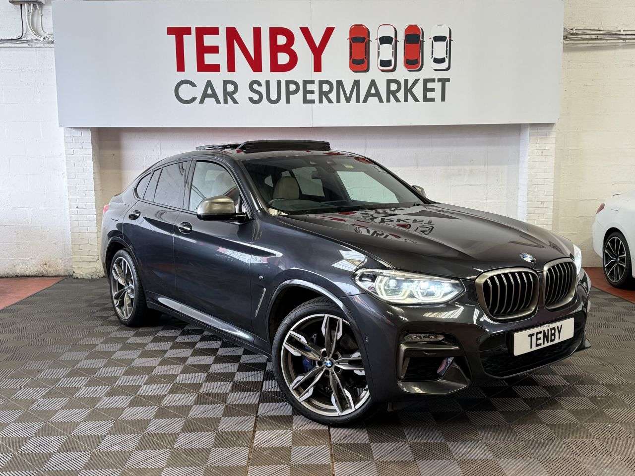 A 2018 BMW X4 3.0 M40d SUV 5dr Diesel Auto xDrive Euro 6 (s/s) (326 ps) CARPLAY+M SPORT P A 2018 BMW X4 3.0 M40d SUV 5dr Diesel Auto xDrive Euro 6 (s/s) (326 ps) CARPLAY+M SPORT P