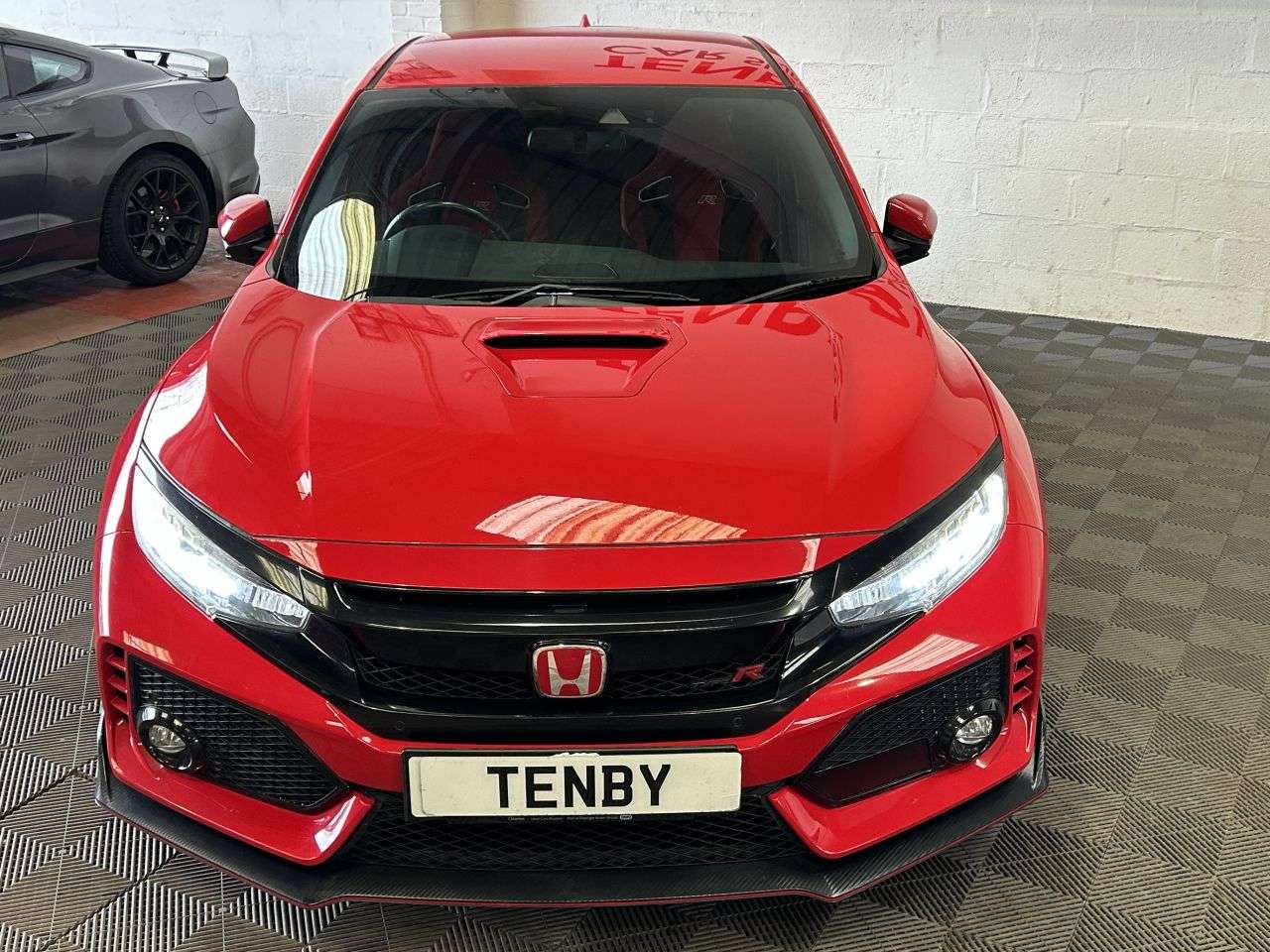 A 2017 HONDA CIVIC 2.0 i-VTEC Type R GT Hatchback 5dr Petrol Manual Euro 6 (s/s) (320 ps) SPOR A 2017 HONDA CIVIC 2.0 i-VTEC Type R GT Hatchback 5dr Petrol Manual Euro 6 (s/s) (320 ps) SPOR