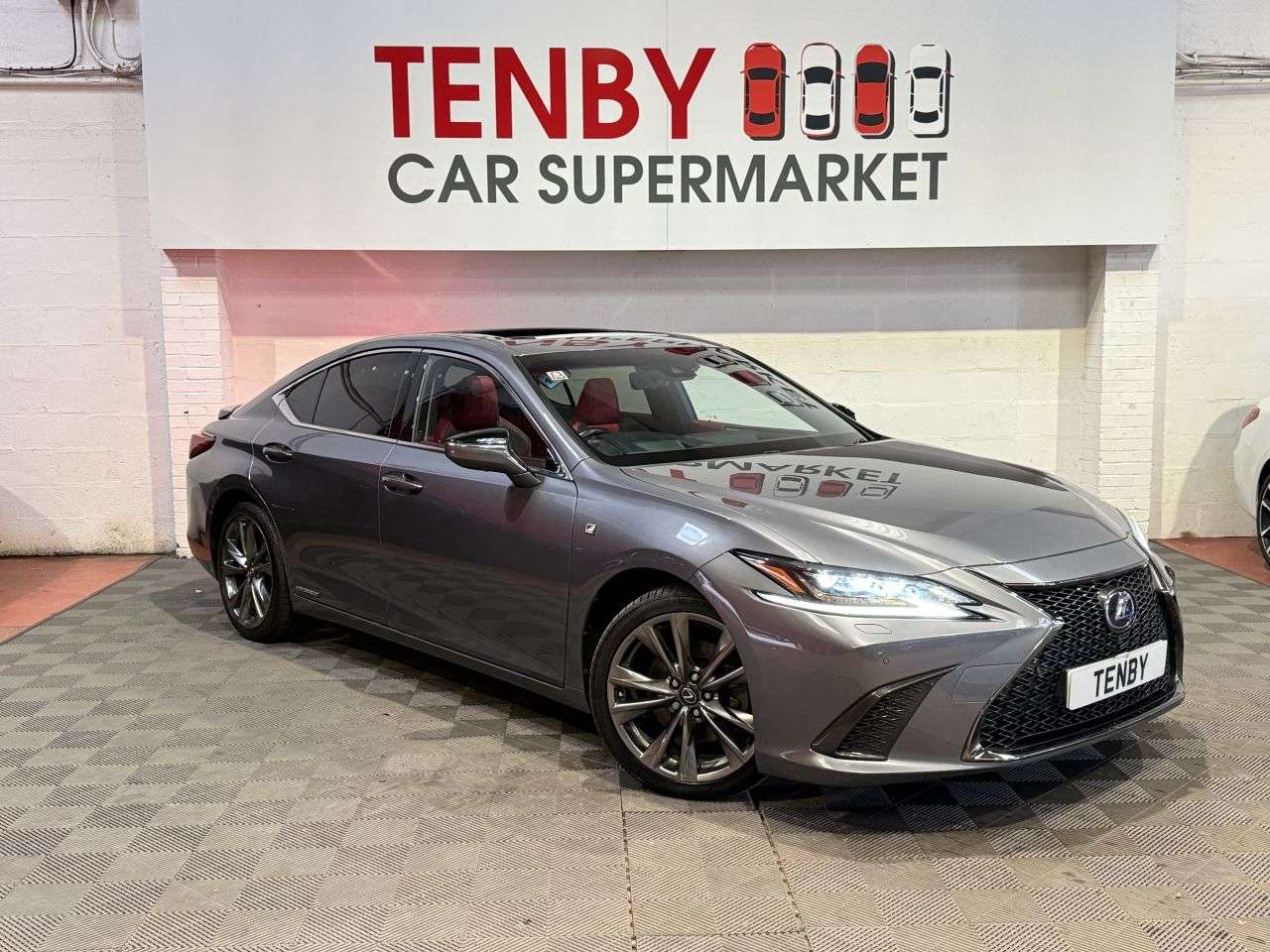 A 2021 LEXUS ES 2.5 300h F Sport Saloon 4dr Petrol Hybrid E-CVT Euro 6 (s/s) (218 ps) FULL A 2021 LEXUS ES 2.5 300h F Sport Saloon 4dr Petrol Hybrid E-CVT Euro 6 (s/s) (218 ps) FULL