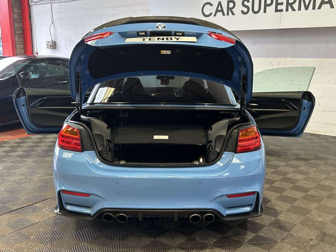 2015 BMW M4 2015 BMW M4