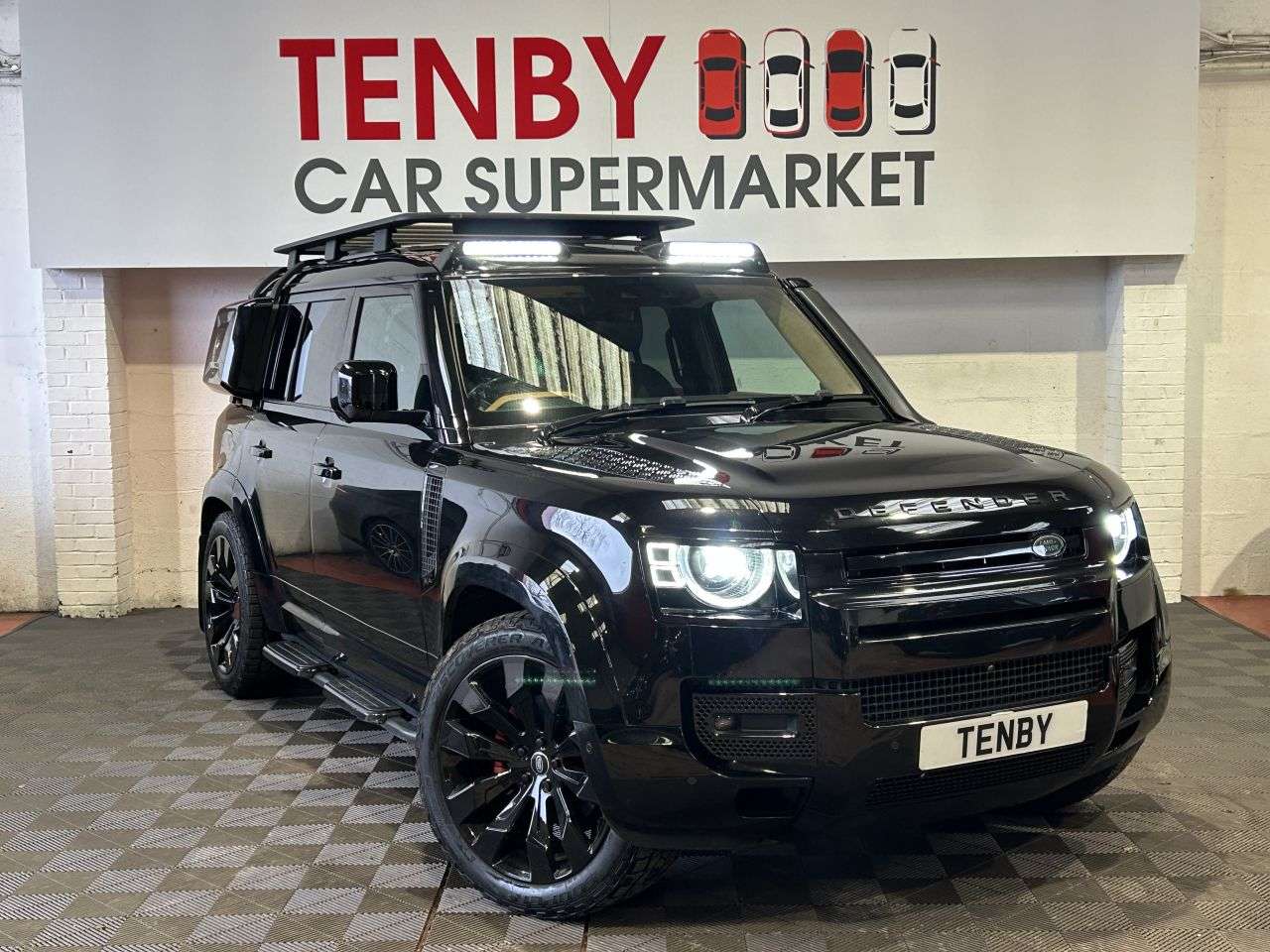 A 2021 LAND ROVER DEFENDER 3.0 D250 MHEV XS Edition SUV 5dr Diesel Auto 4WD Euro 6 (s/s) (250 ps) AMB A 2021 LAND ROVER DEFENDER 3.0 D250 MHEV XS Edition SUV 5dr Diesel Auto 4WD Euro 6 (s/s) (250 ps) AMB