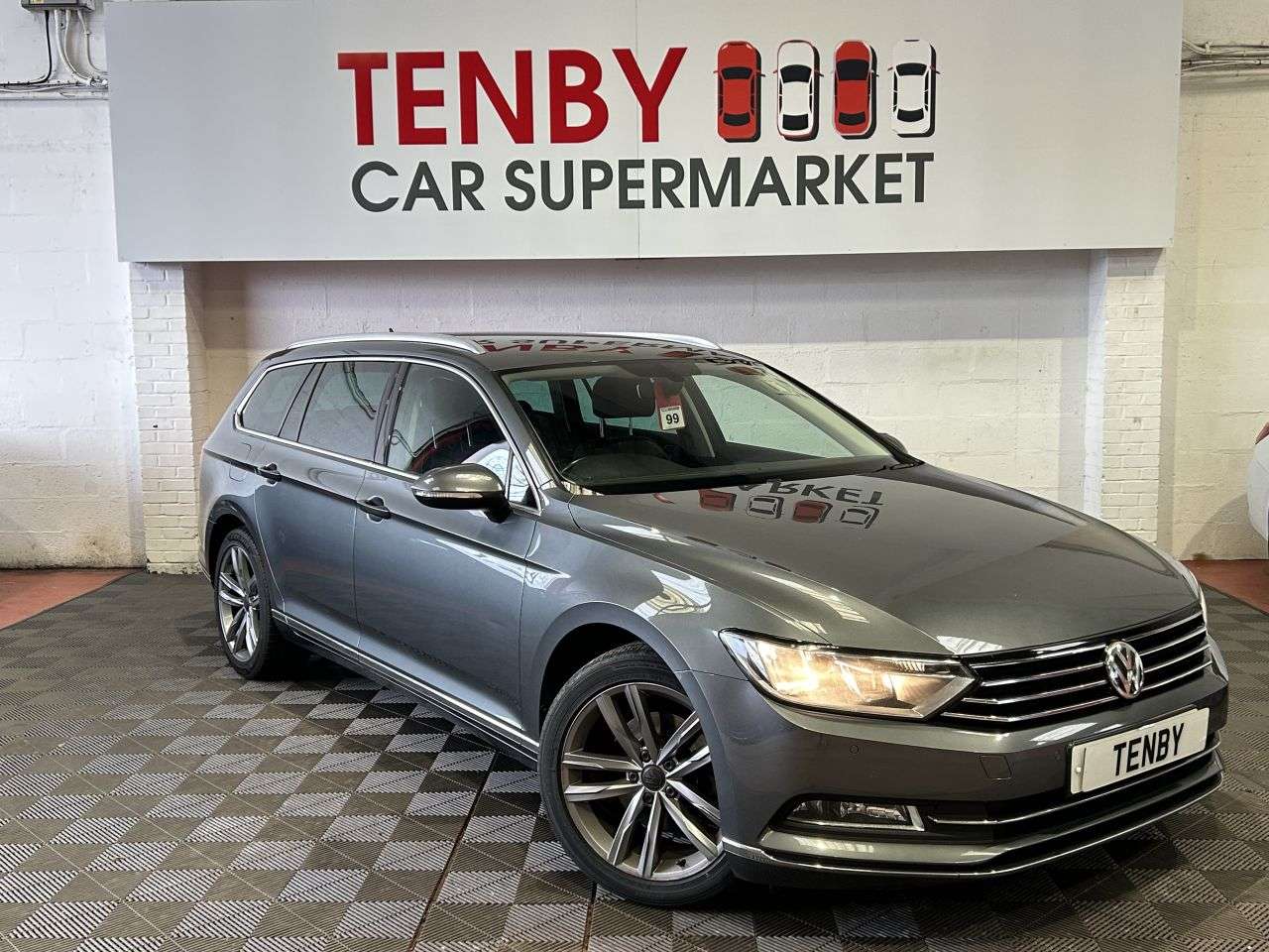 A 2015 VOLKSWAGEN PASSAT 2.0 TDI BlueMotion Tech GT Estate 5dr Diesel DSG Euro 6 (s/s) (150 ps) A 2015 VOLKSWAGEN PASSAT 2.0 TDI BlueMotion Tech GT Estate 5dr Diesel DSG Euro 6 (s/s) (150 ps)