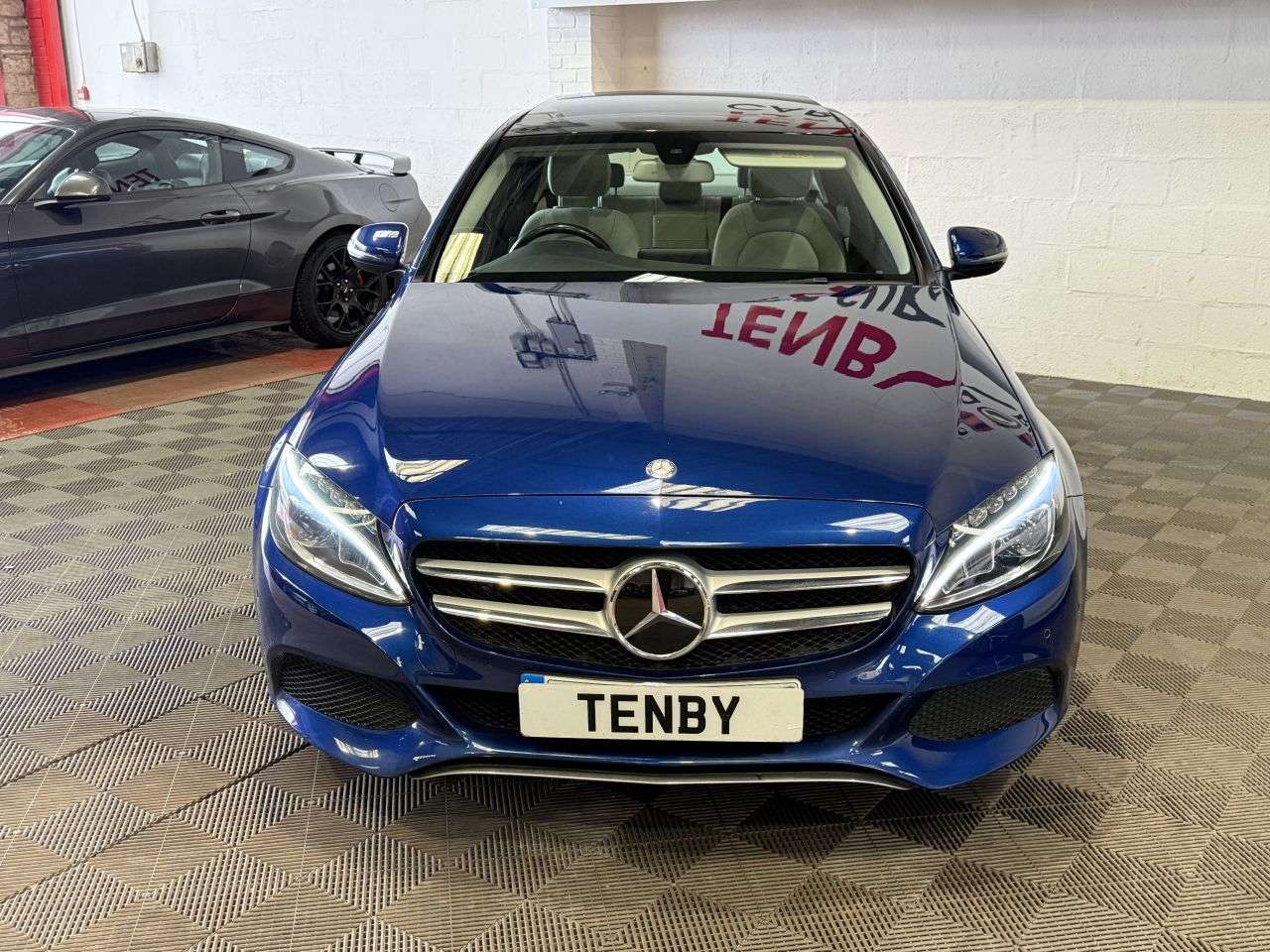 A 2015 MERCEDES-BENZ C-CLASS 2.1 C300dh Sport (Premium) Saloon 4dr Diesel Hybrid G-Tronic+ Euro 6 (s/s) A 2015 MERCEDES-BENZ C-CLASS 2.1 C300dh Sport (Premium) Saloon 4dr Diesel Hybrid G-Tronic+ Euro 6 (s/s)