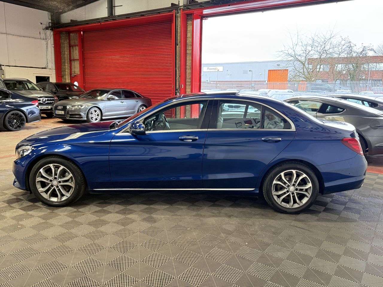 A 2015 MERCEDES-BENZ C-CLASS 2.1 C300dh Sport (Premium) Saloon 4dr Diesel Hybrid G-Tronic+ Euro 6 (s/s) A 2015 MERCEDES-BENZ C-CLASS 2.1 C300dh Sport (Premium) Saloon 4dr Diesel Hybrid G-Tronic+ Euro 6 (s/s)