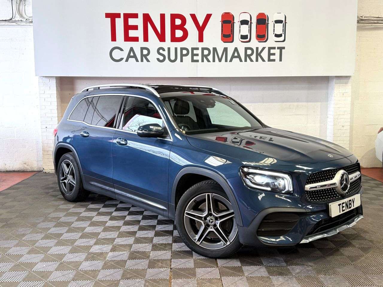 A 2020 MERCEDES-BENZ GLB 2.0 GLB220d AMG Line (Premium Plus) SUV 5dr Diesel 8G-DCT 4MATIC Euro 6 (s/ A 2020 MERCEDES-BENZ GLB 2.0 GLB220d AMG Line (Premium Plus) SUV 5dr Diesel 8G-DCT 4MATIC Euro 6 (s/