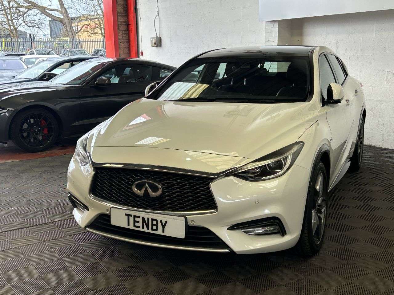 2016 INFINITI Q30 2016 INFINITI Q30