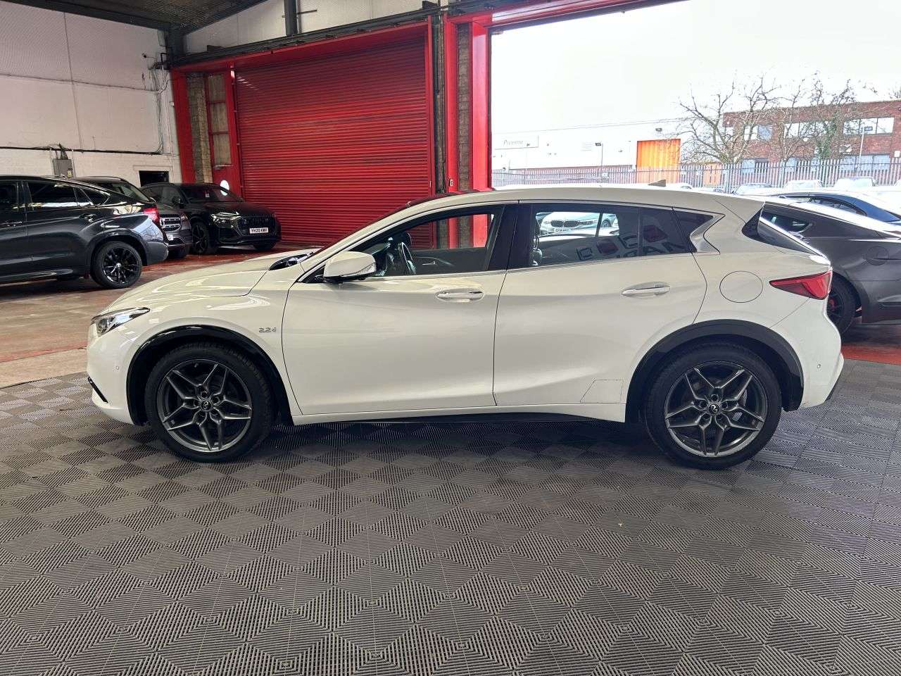 2016 INFINITI Q30 2016 INFINITI Q30