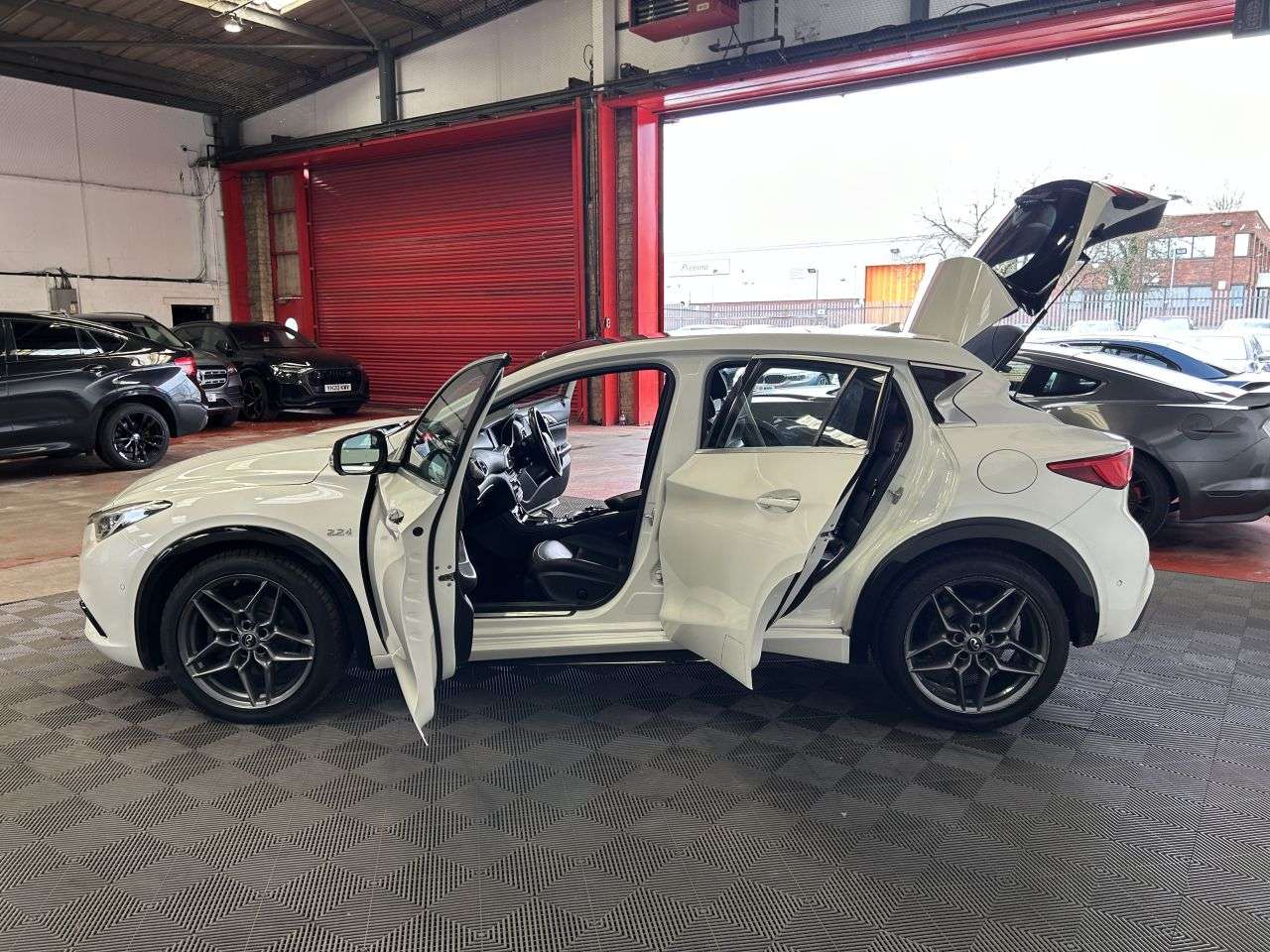 2016 INFINITI Q30 2016 INFINITI Q30