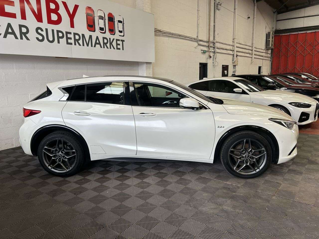 2016 INFINITI Q30 2016 INFINITI Q30