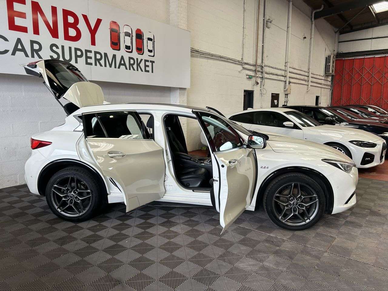 2016 INFINITI Q30 2016 INFINITI Q30