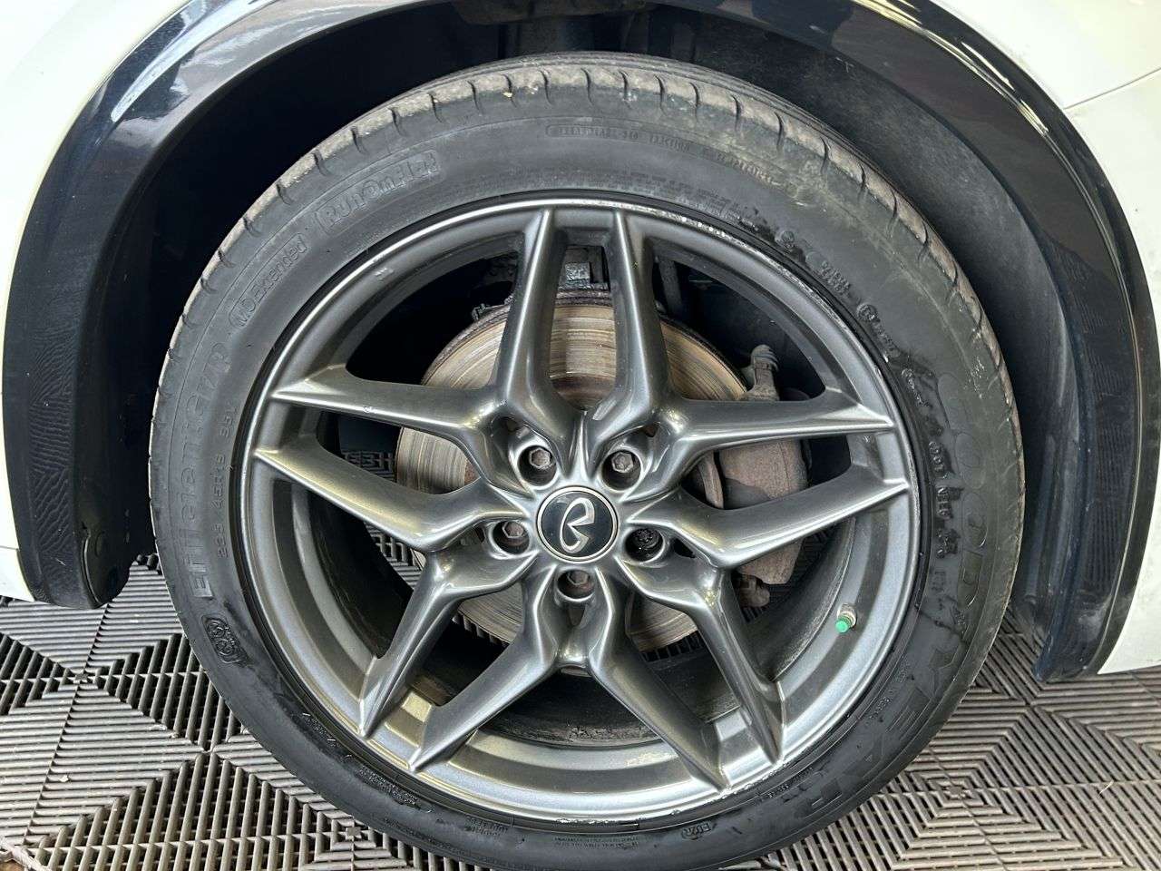 2016 INFINITI Q30 2016 INFINITI Q30