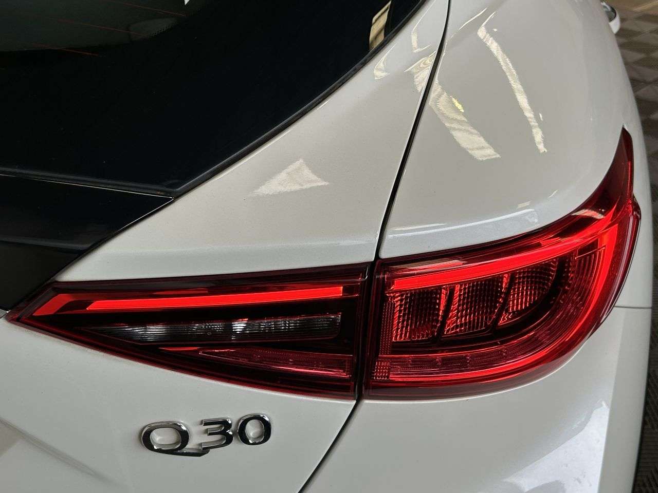 2016 INFINITI Q30 2016 INFINITI Q30