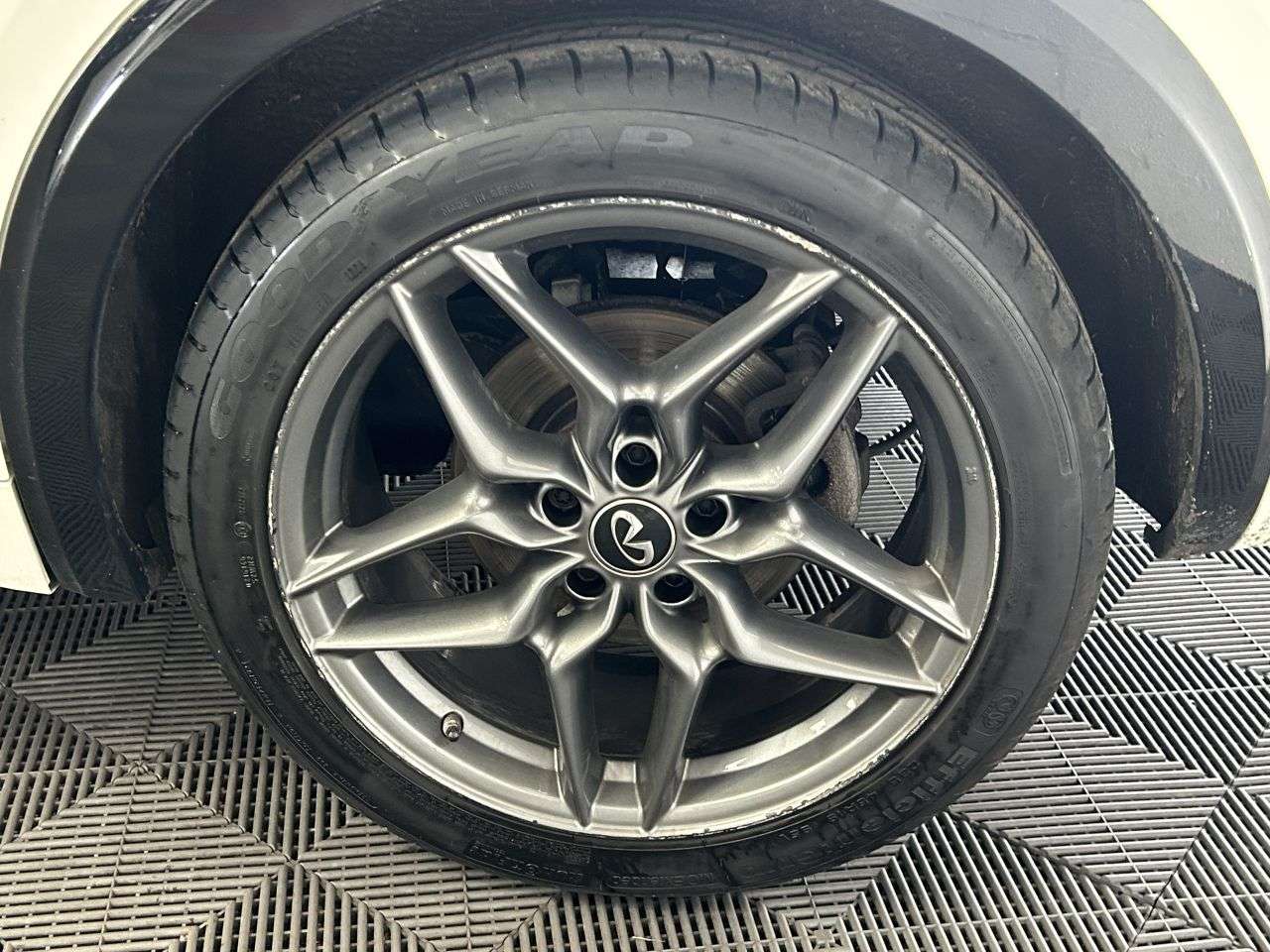 2016 INFINITI Q30 2016 INFINITI Q30