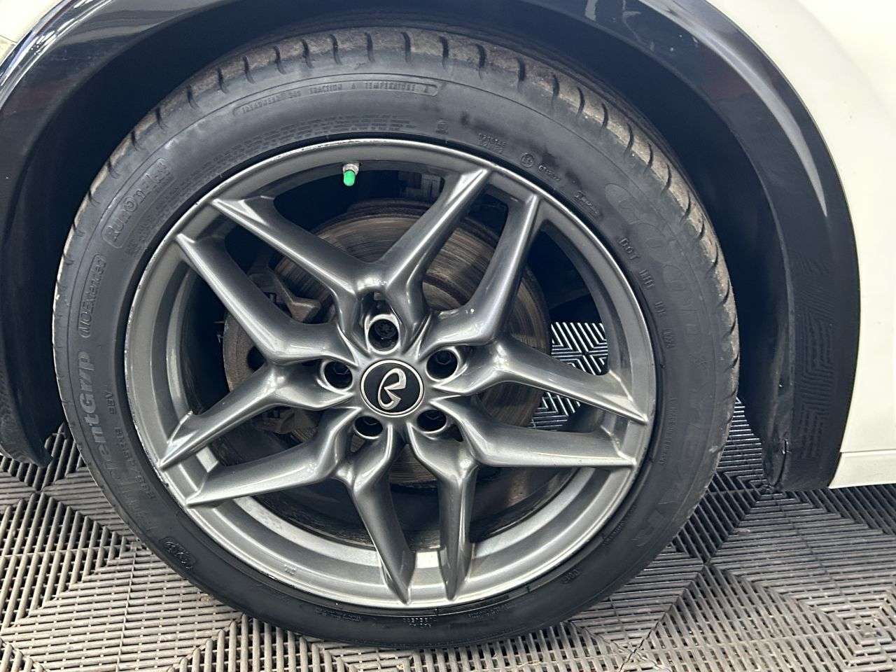 2016 INFINITI Q30 2016 INFINITI Q30