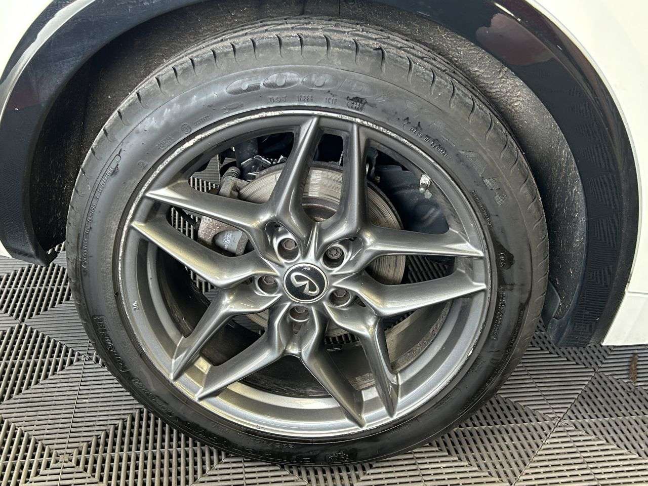 2016 INFINITI Q30 2016 INFINITI Q30