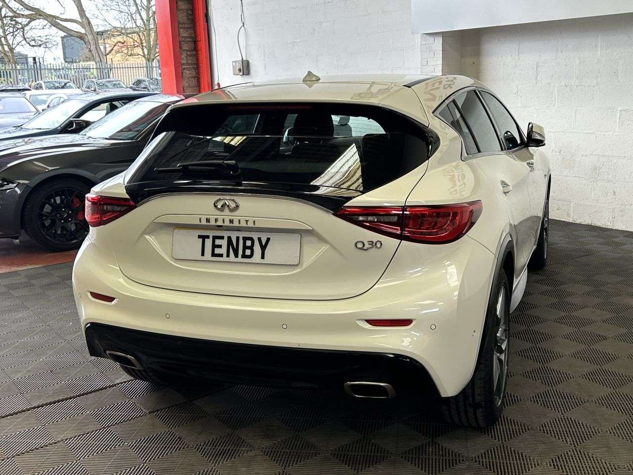 2016 INFINITI Q30 2016 INFINITI Q30