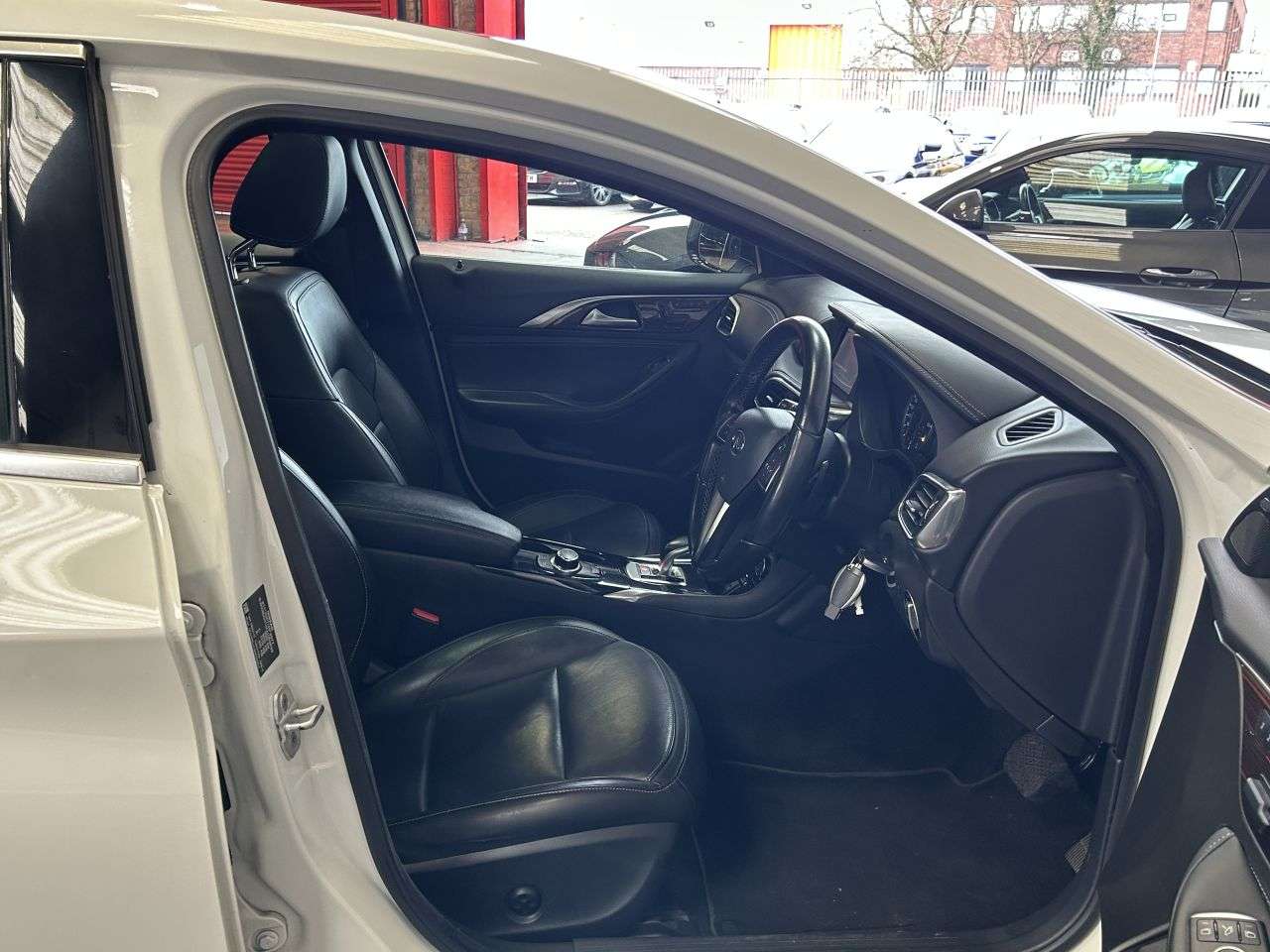 2016 INFINITI Q30 2016 INFINITI Q30