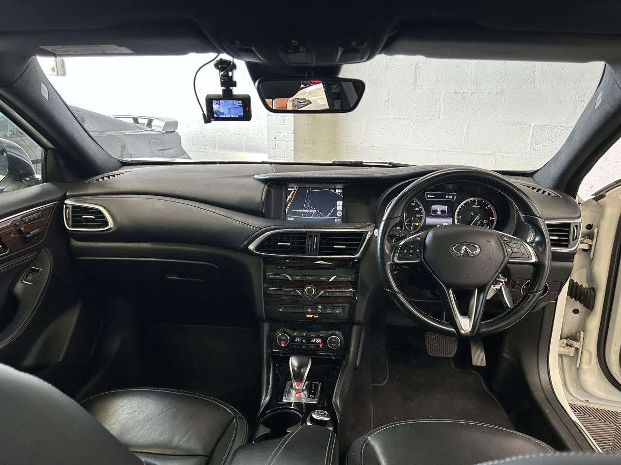 2016 INFINITI Q30 2016 INFINITI Q30