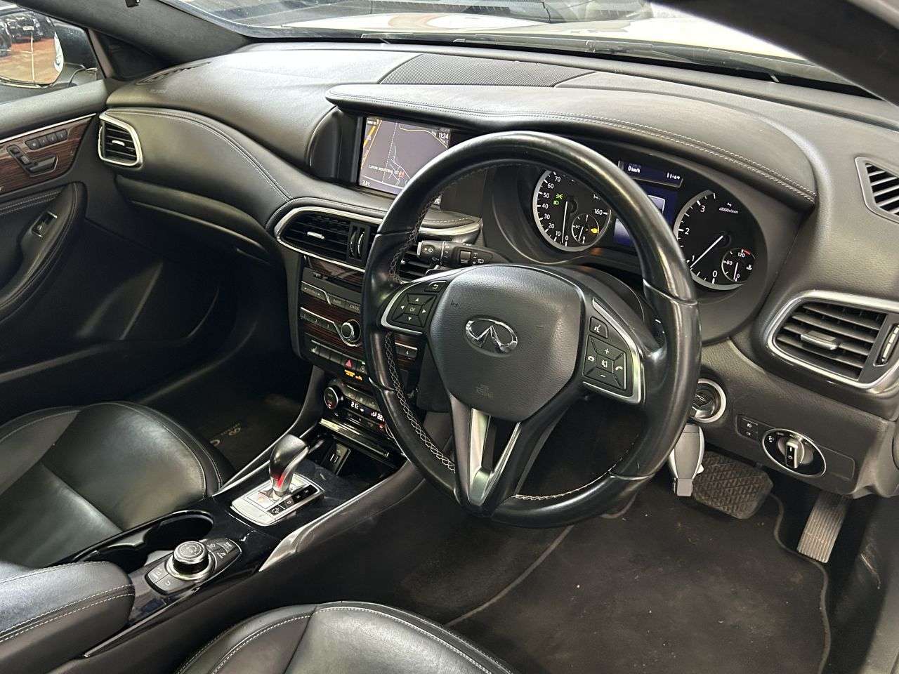 2016 INFINITI Q30 2016 INFINITI Q30