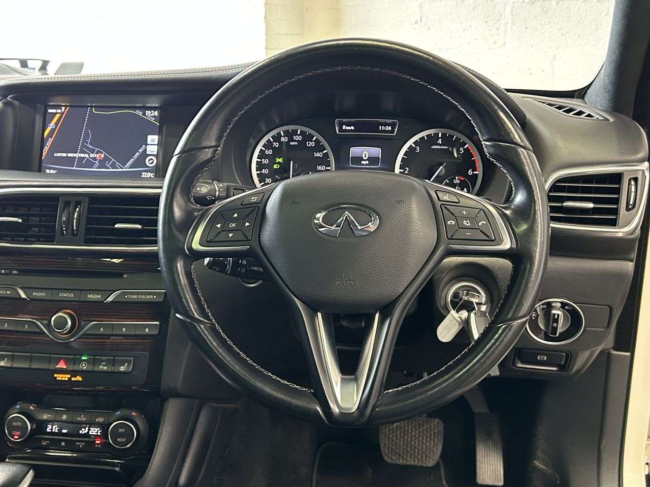 2016 INFINITI Q30 2016 INFINITI Q30