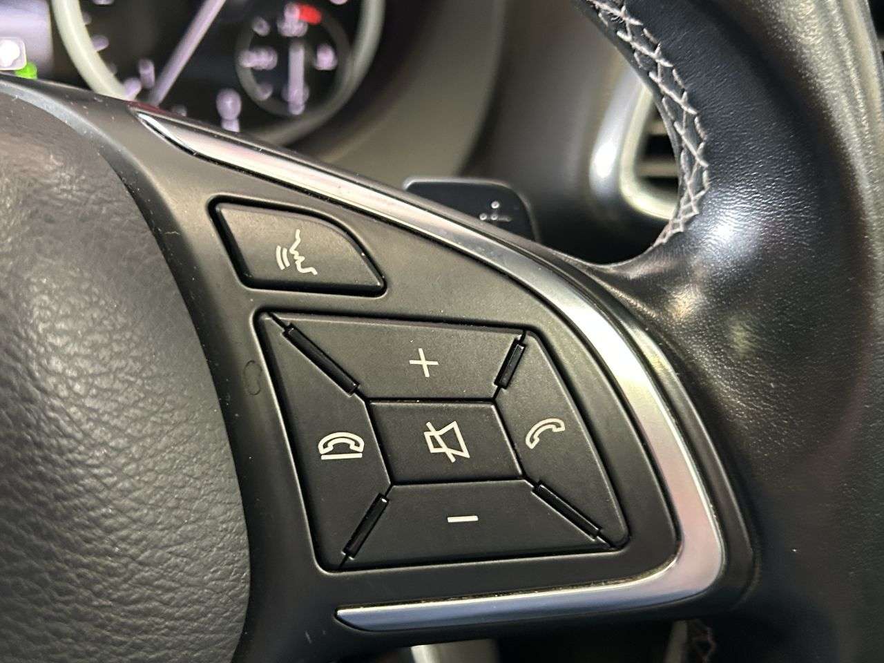 2016 INFINITI Q30 2016 INFINITI Q30