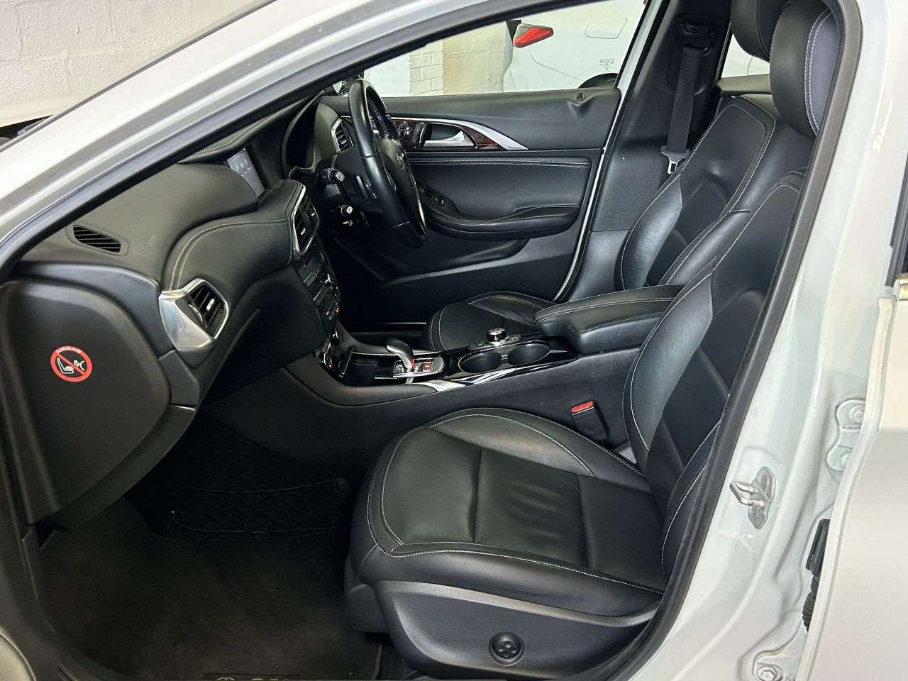 2016 INFINITI Q30 2016 INFINITI Q30