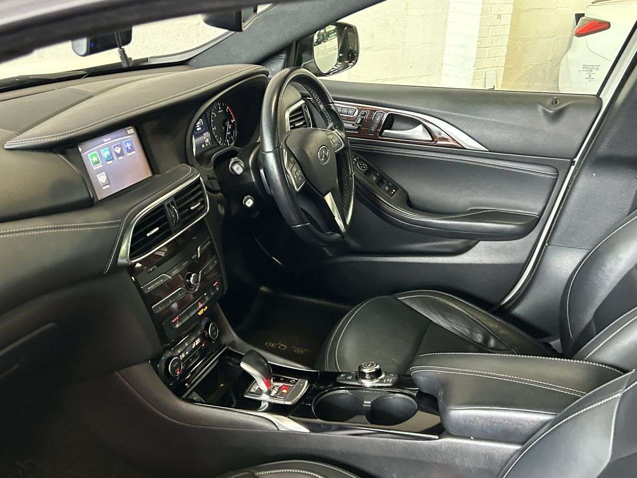 2016 INFINITI Q30 2016 INFINITI Q30