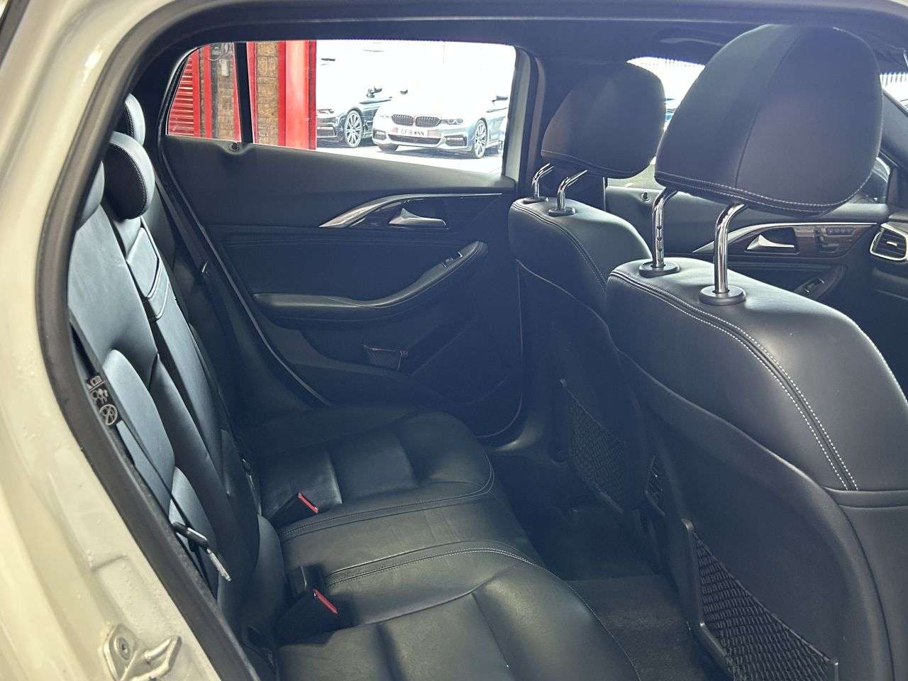 2016 INFINITI Q30 2016 INFINITI Q30