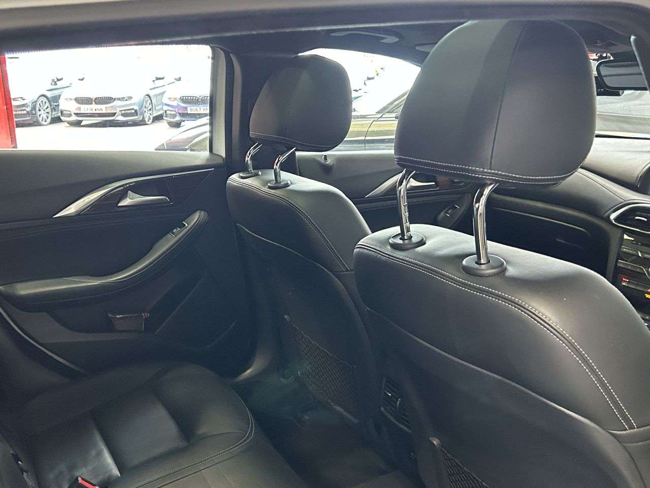 2016 INFINITI Q30 2016 INFINITI Q30