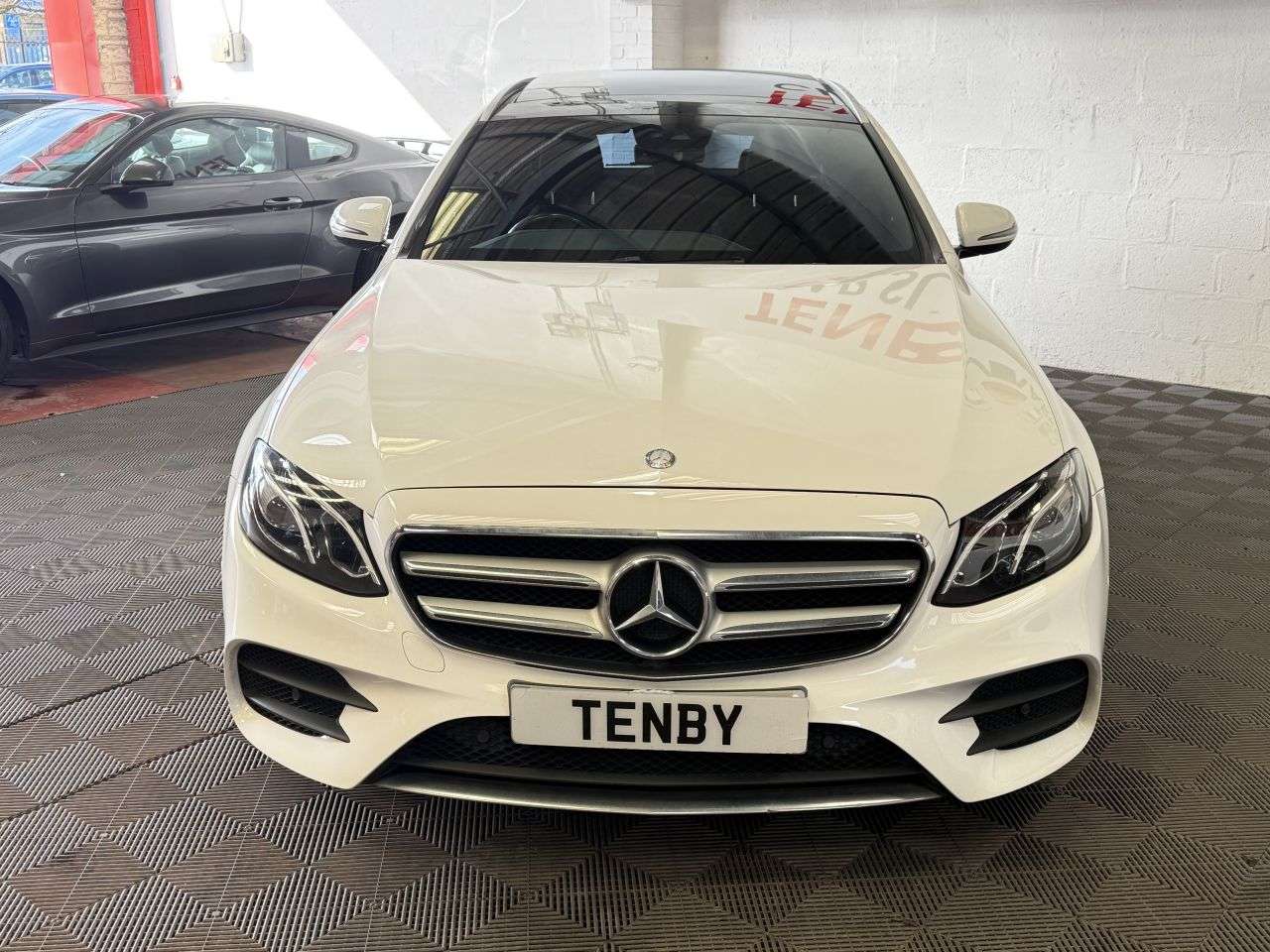 A 2017 MERCEDES-BENZ E-CLASS 2.0 E220d AMG Line (Premium) Estate 5dr Diesel G-Tronic+ Euro 6 (s/s) (194 A 2017 MERCEDES-BENZ E-CLASS 2.0 E220d AMG Line (Premium) Estate 5dr Diesel G-Tronic+ Euro 6 (s/s) (194