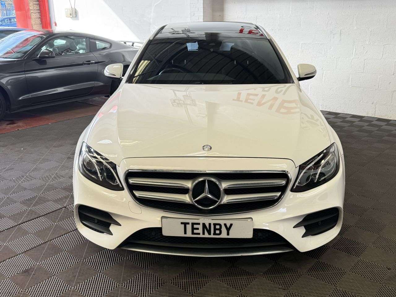 A 2017 MERCEDES-BENZ E-CLASS 2.0 E220d AMG Line (Premium) Estate 5dr Diesel G-Tronic+ Euro 6 (s/s) (194 A 2017 MERCEDES-BENZ E-CLASS 2.0 E220d AMG Line (Premium) Estate 5dr Diesel G-Tronic+ Euro 6 (s/s) (194