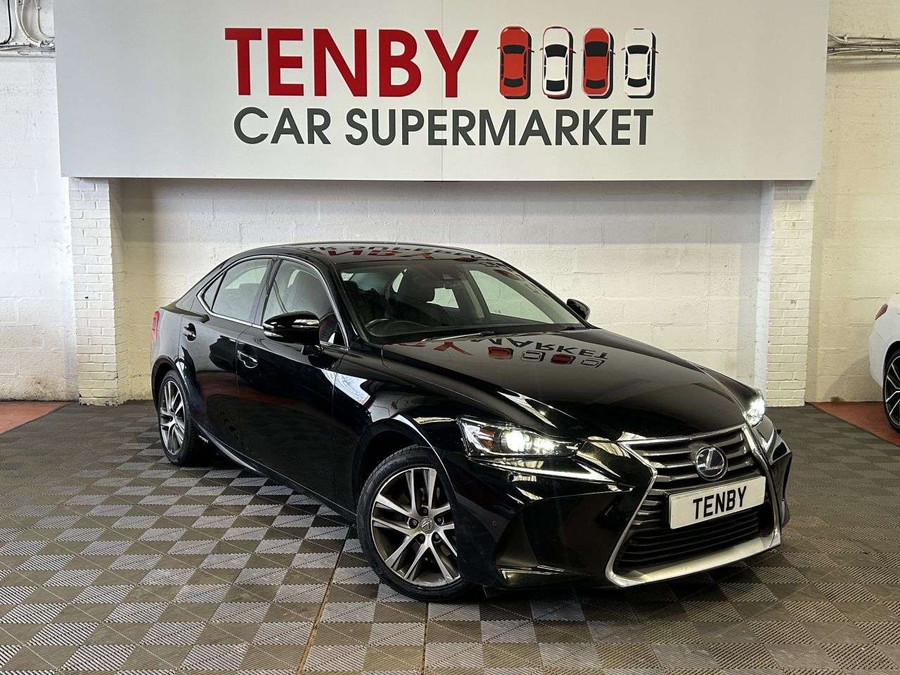 A 2019 LEXUS IS 2.5 300h Saloon 4dr Petrol Hybrid E-CVT Euro 6 (s/s) (223 ps) A 2019 LEXUS IS 2.5 300h Saloon 4dr Petrol Hybrid E-CVT Euro 6 (s/s) (223 ps)